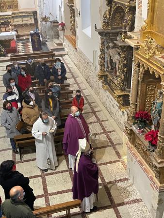 Imagen El Obispo, César Franco, oficia la Misa en honor al patrón de Collado Hermoso, San Nicolás de Bari